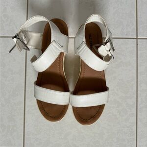 White platform sandal